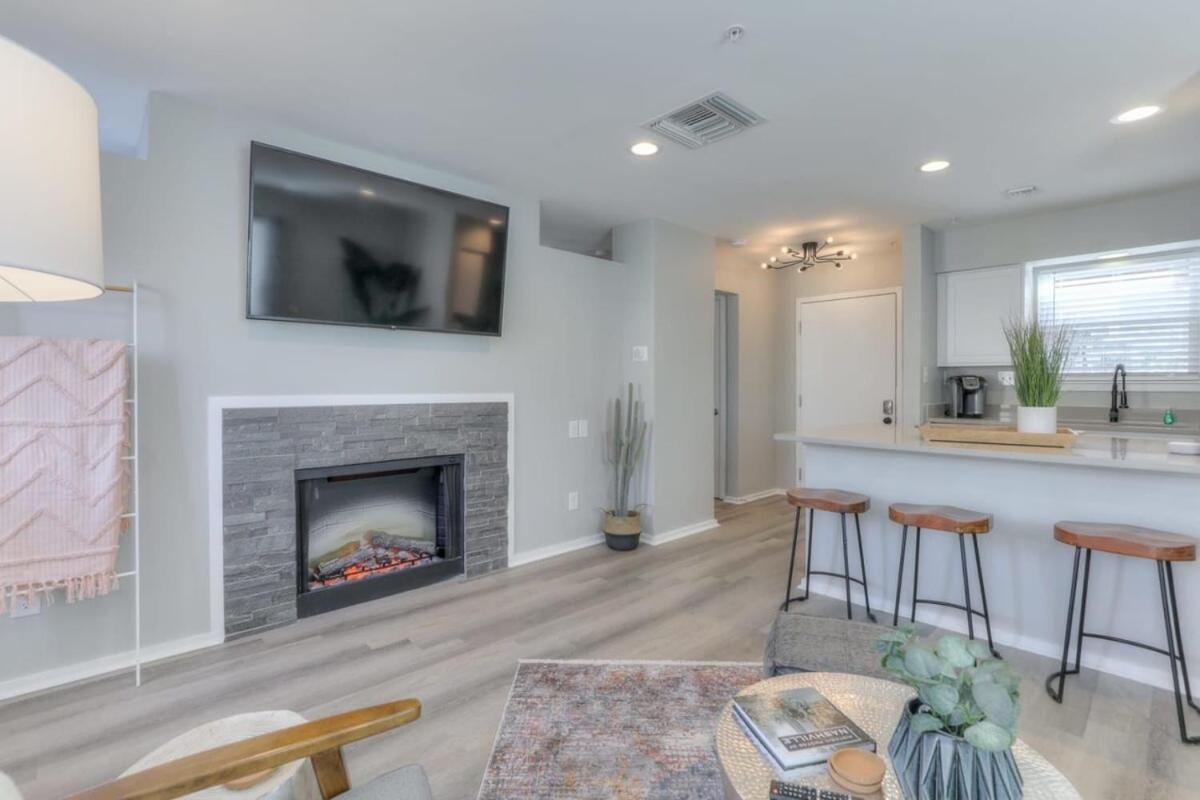 Walk To Broadway Riverfront Condo With Pool Nashville Esterno foto