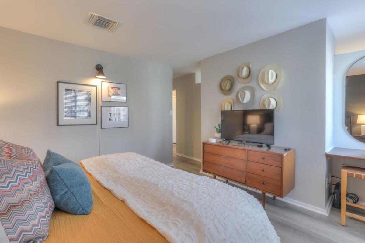 Walk To Broadway Riverfront Condo With Pool Nashville Esterno foto