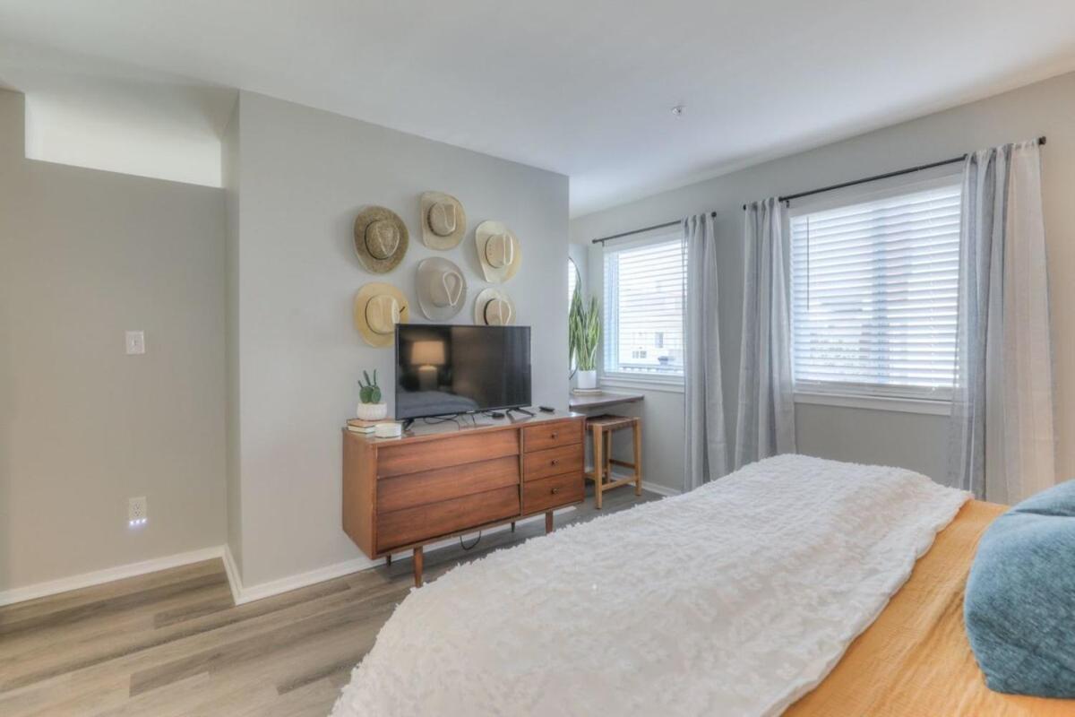Walk To Broadway Riverfront Condo With Pool Nashville Esterno foto
