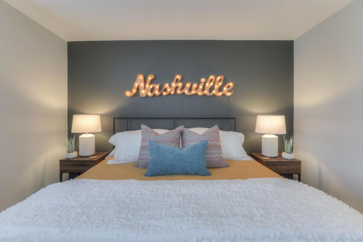 Walk To Broadway Riverfront Condo With Pool Nashville Esterno foto
