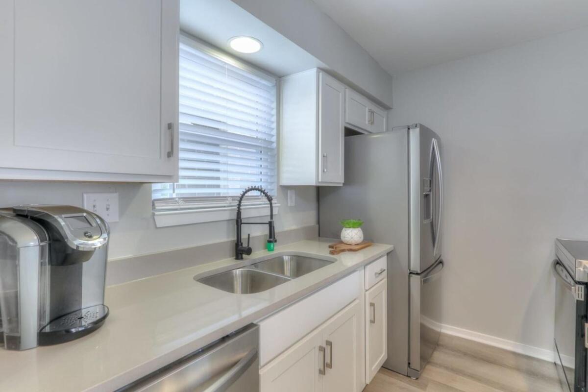 Walk To Broadway Riverfront Condo With Pool Nashville Esterno foto