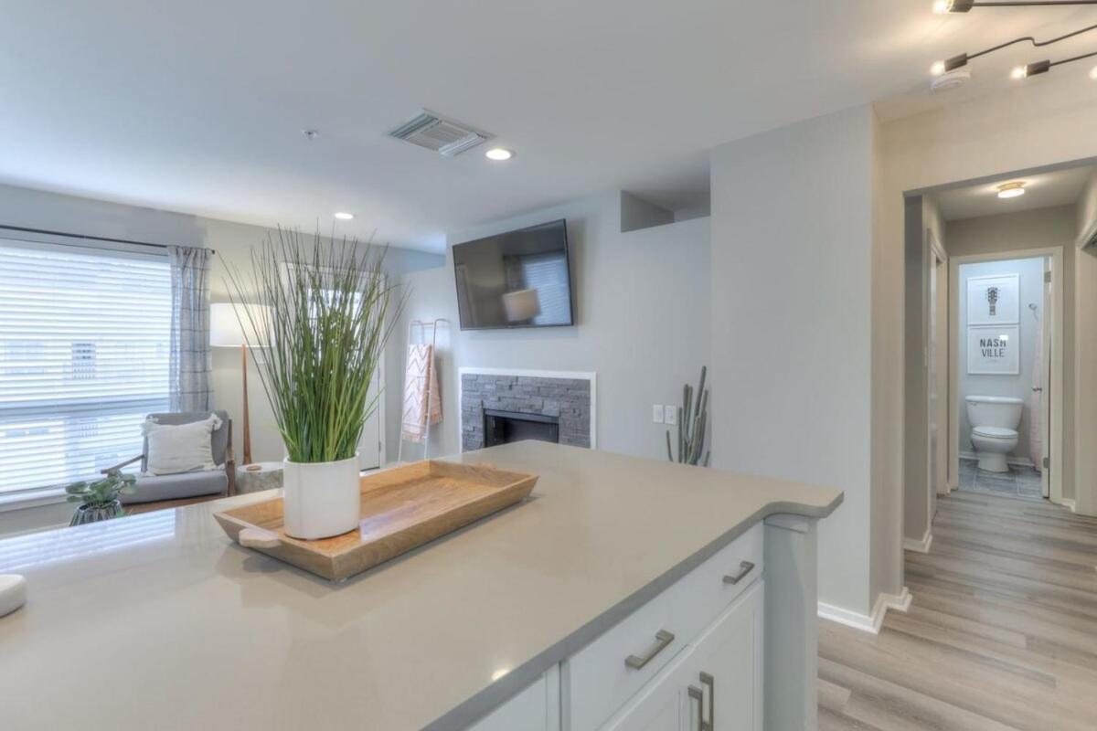 Walk To Broadway Riverfront Condo With Pool Nashville Esterno foto