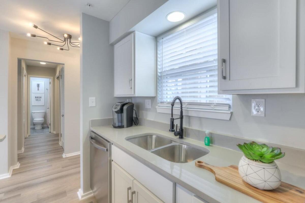 Walk To Broadway Riverfront Condo With Pool Nashville Esterno foto