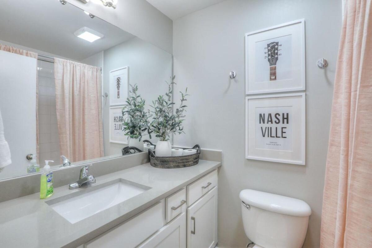 Walk To Broadway Riverfront Condo With Pool Nashville Esterno foto