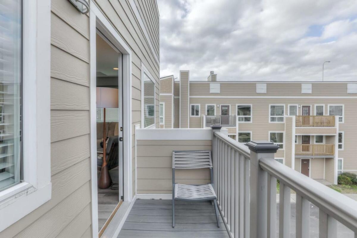Walk To Broadway Riverfront Condo With Pool Nashville Esterno foto