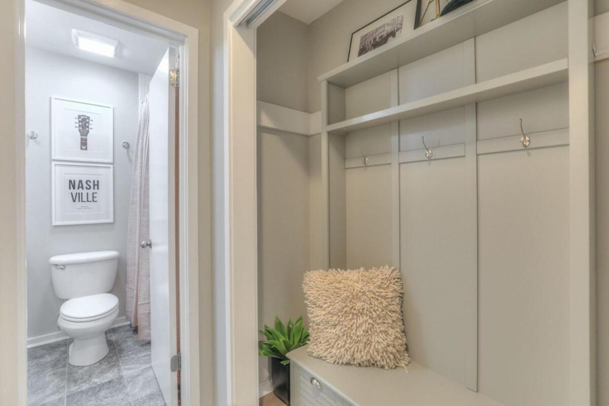 Walk To Broadway Riverfront Condo With Pool Nashville Esterno foto