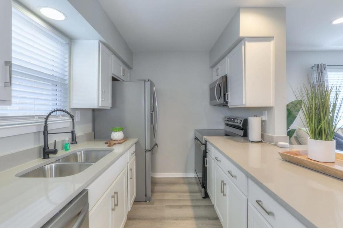 Walk To Broadway Riverfront Condo With Pool Nashville Esterno foto