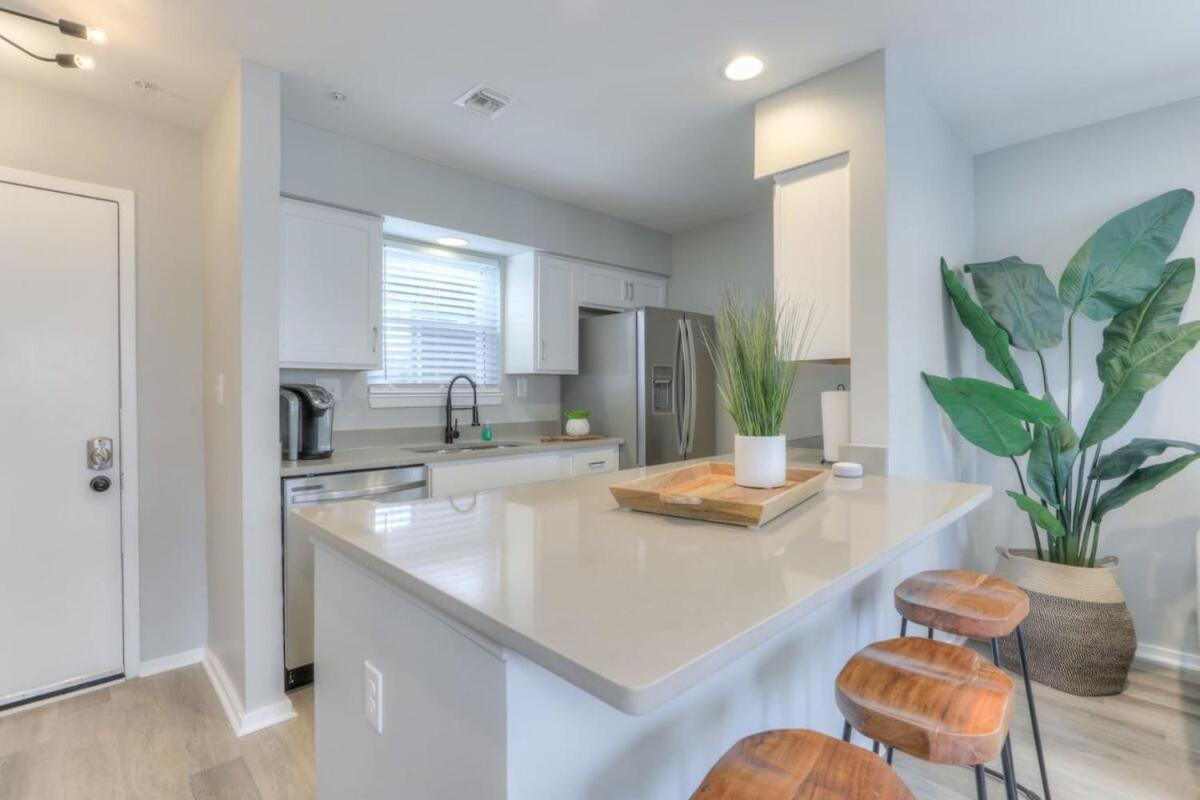 Walk To Broadway Riverfront Condo With Pool Nashville Esterno foto