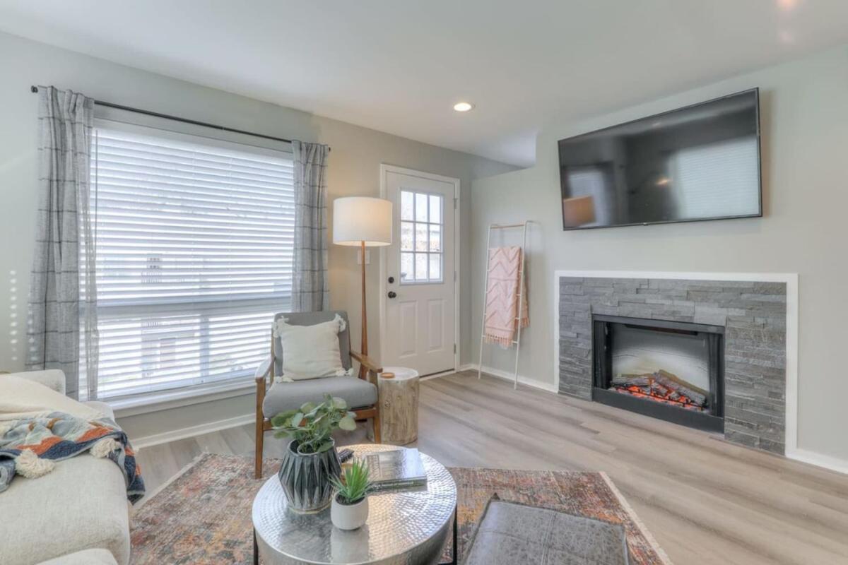Walk To Broadway Riverfront Condo With Pool Nashville Esterno foto