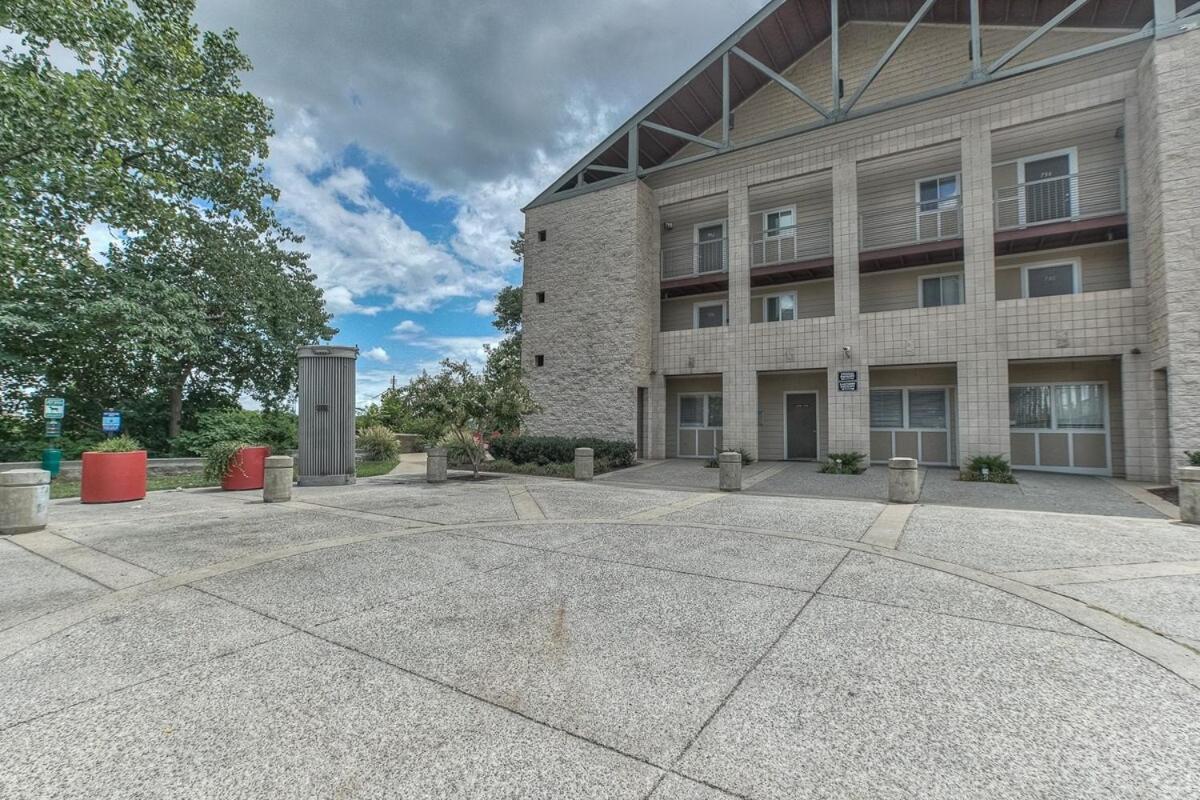 Walk To Broadway Riverfront Condo With Pool Nashville Esterno foto